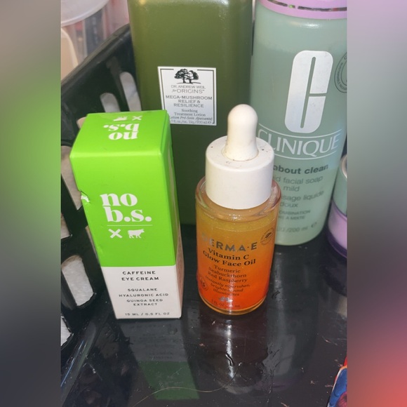 Clinique, Monat & beauty product bundle - Picture 7 of 15